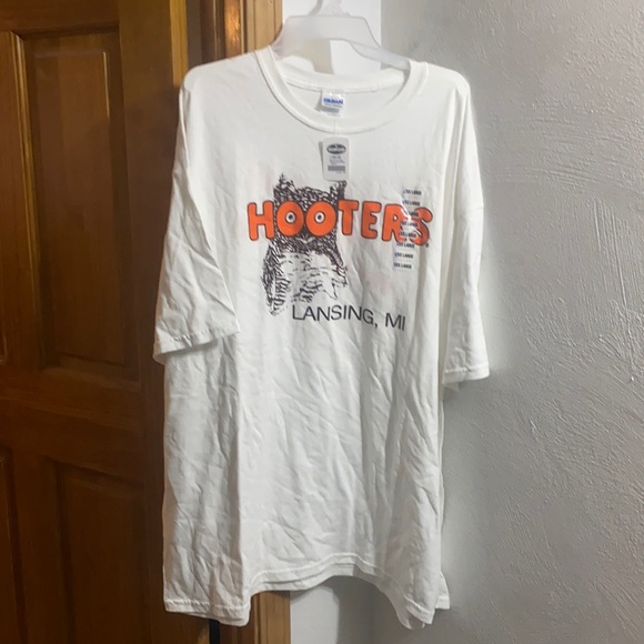 Hooters Lansing MI 3XL Tee signed+stretch reversible Beanie - Picture 2 of 13